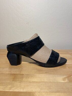 Antelope Amelia Textured Sandal Size 38